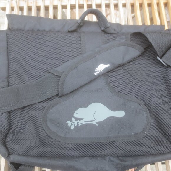 Roots Canada Messenger Laptop School Work Travel Bag Crossbody Bag. - Picture 3 of 10